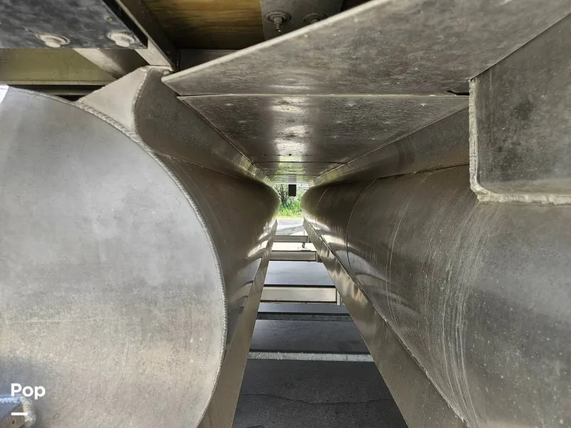 Slide: The Image of Pontoon On Trailer - 15420477