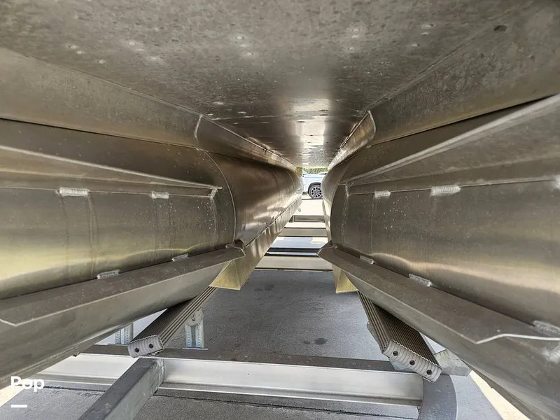 Slide: The Image of Pontoon On Trailer - 15420507