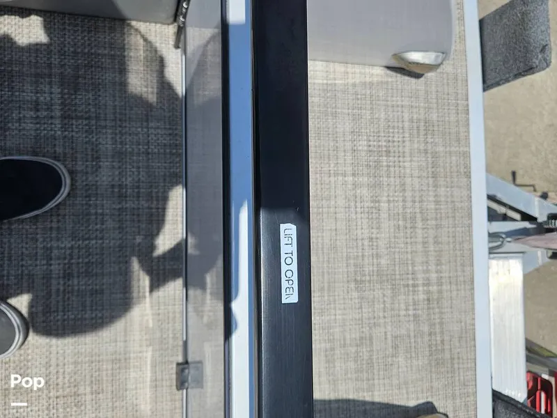 Slide: The Image of Deck Door - 15420518