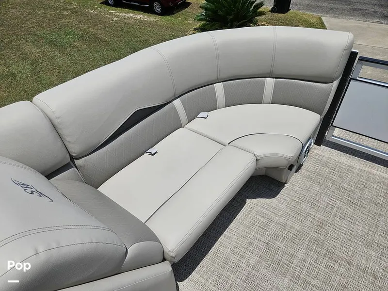Slide: The Image of Front Lounge Seats - 15420519