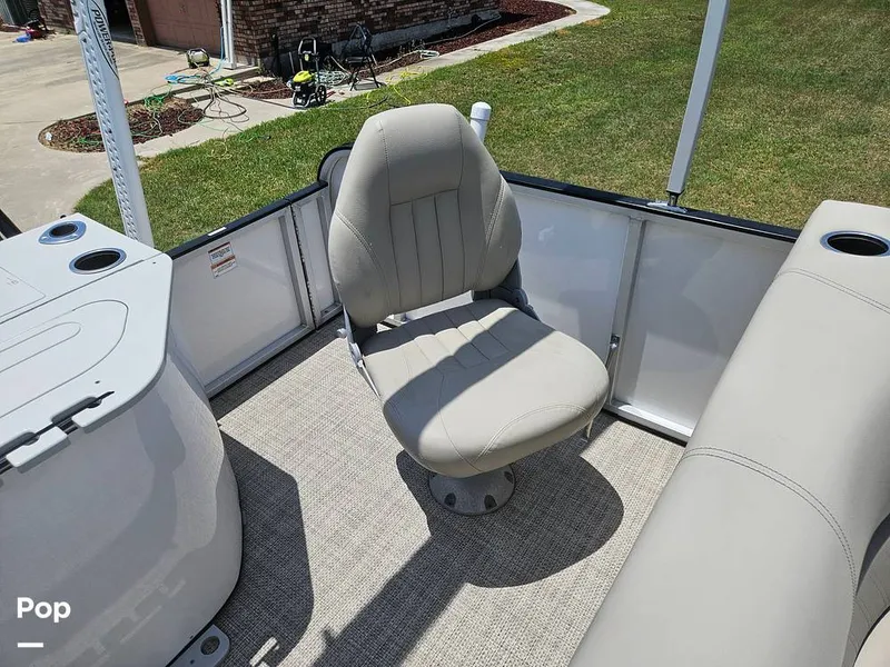 Slide: The Image of Swivel Chair - 15420536