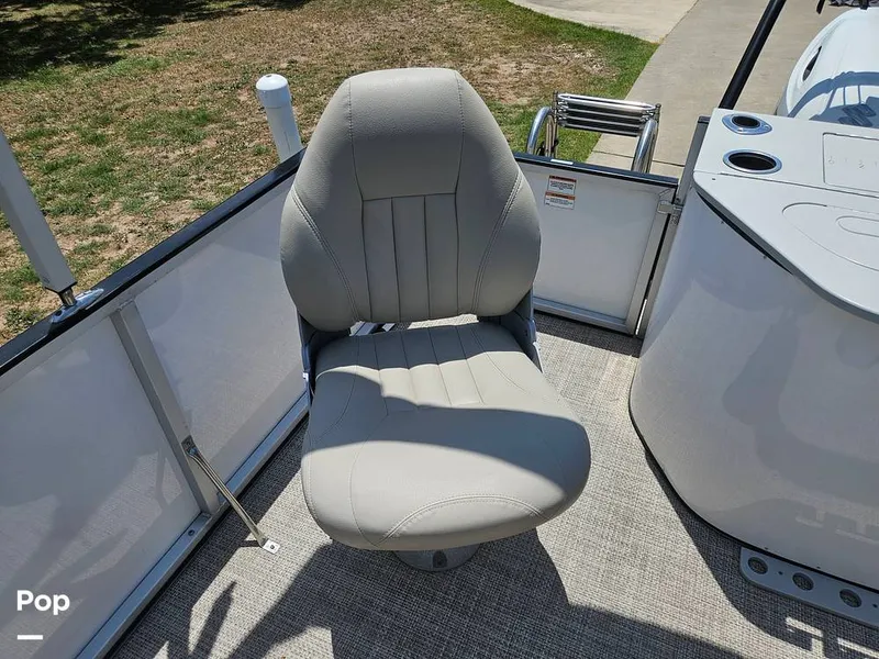 Slide: The Image of Swivel Chair - 15420538