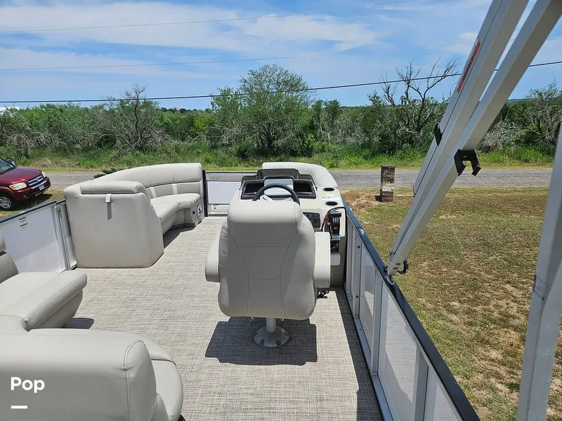 Slide: The Image of Captain's Chair - 15420548