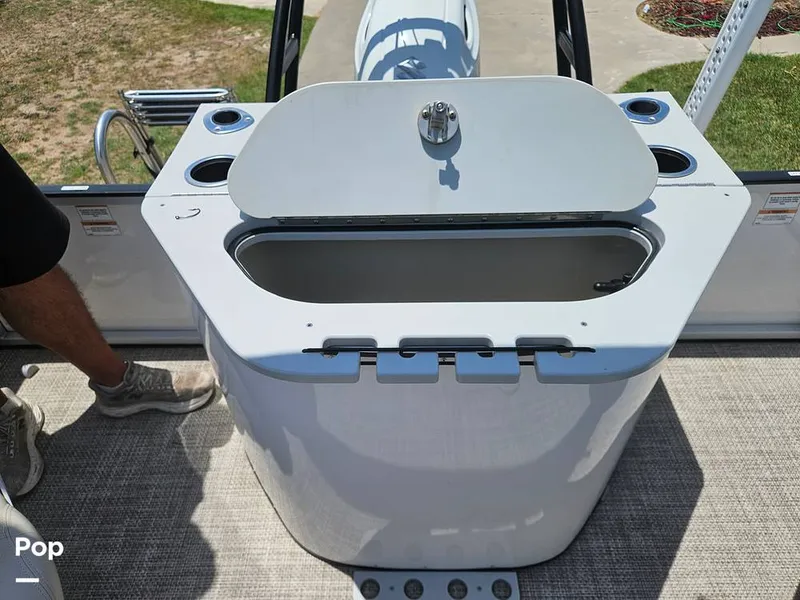 Slide: The Image of Bait Well/rod Holders - 15420439