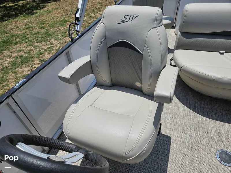 Slide: The Image of Captain's Chair - 15420550