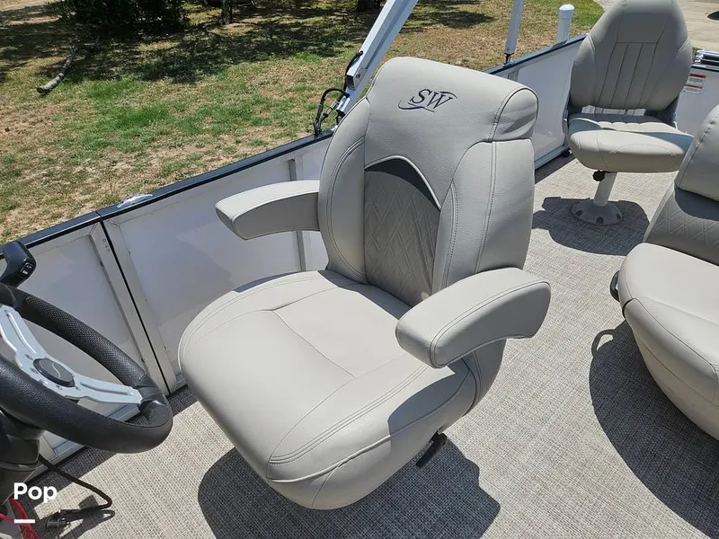 Slide: The Image of Captain's Chair - 15420551