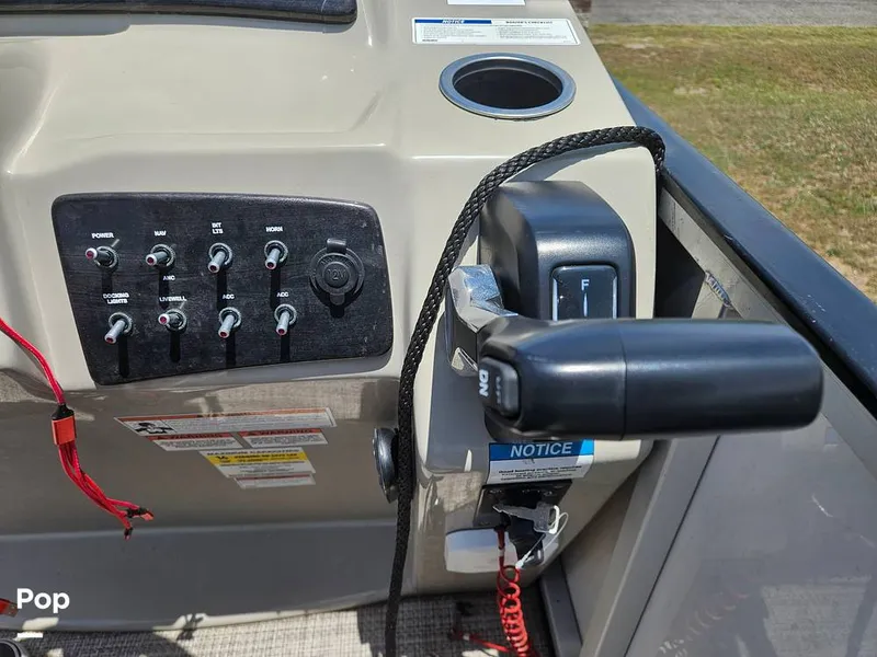 Slide: The Image of Throttle/control Panel - 15420559