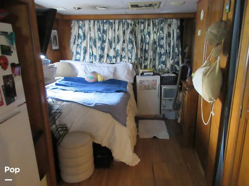 Slide: The Image of Stateroom W Queen Bed - 15533495