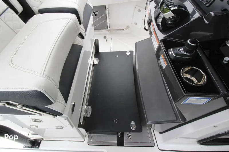 Slide: The Image of Blackfin 272 CC 2022 - 15532918