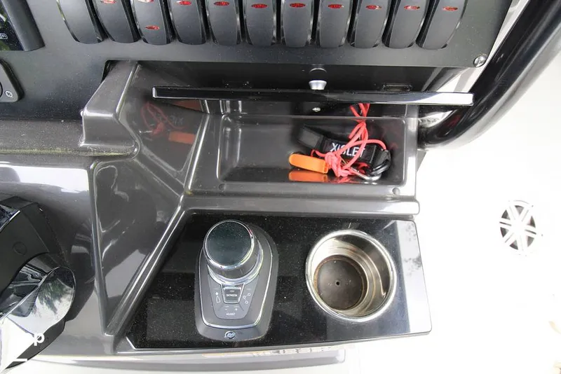 Slide: The Image of Throttle/shift: Elec - 15532925