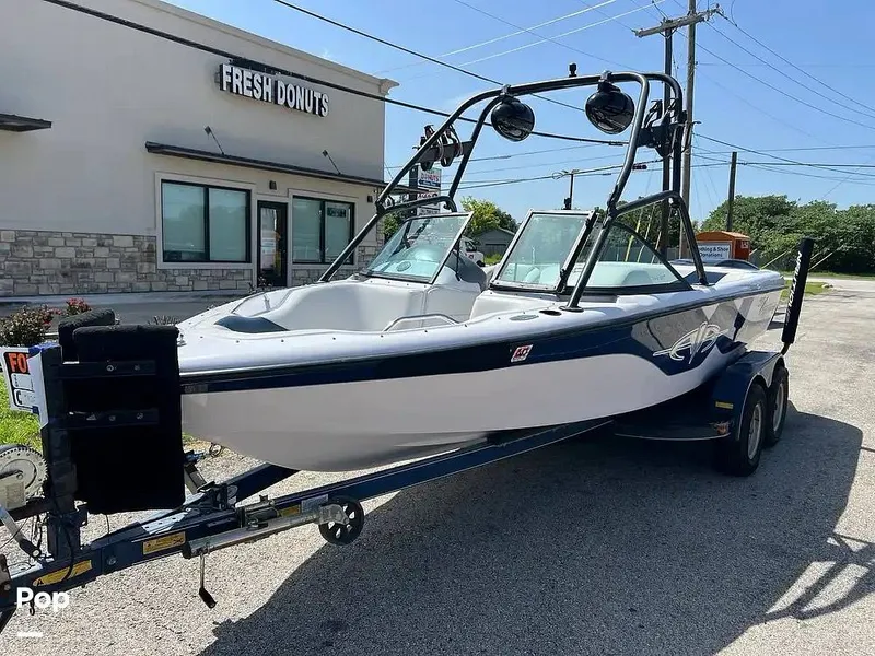 Slide: The Image of Correct Craft Pro Air Nautique 2001 - 15659354