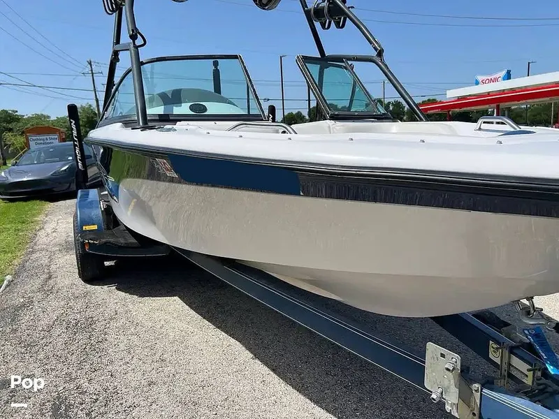 Slide: The Image of Correct Craft Pro Air Nautique 2001 - 15659358