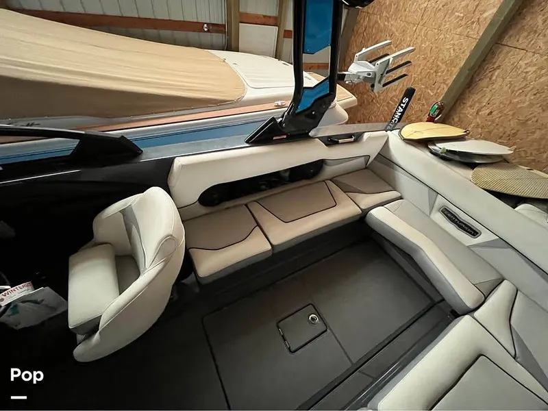 Slide: The Image of Centurion VI24 2021 - 15431384