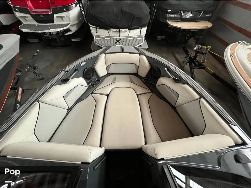 Slide: The Image of Centurion VI24 2021 - 15431386