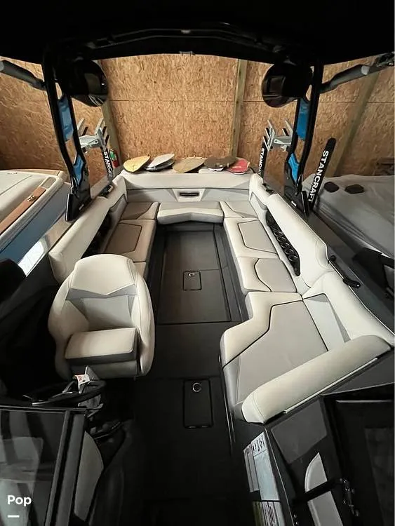 Slide: The Image of Centurion VI24 2021 - 15431388