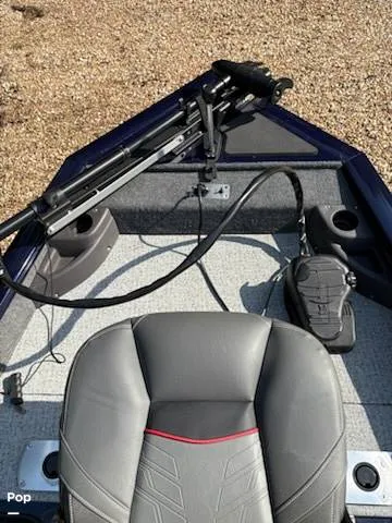 Slide: The Image of Tracker 175 Pro Team 2022 - 15463138