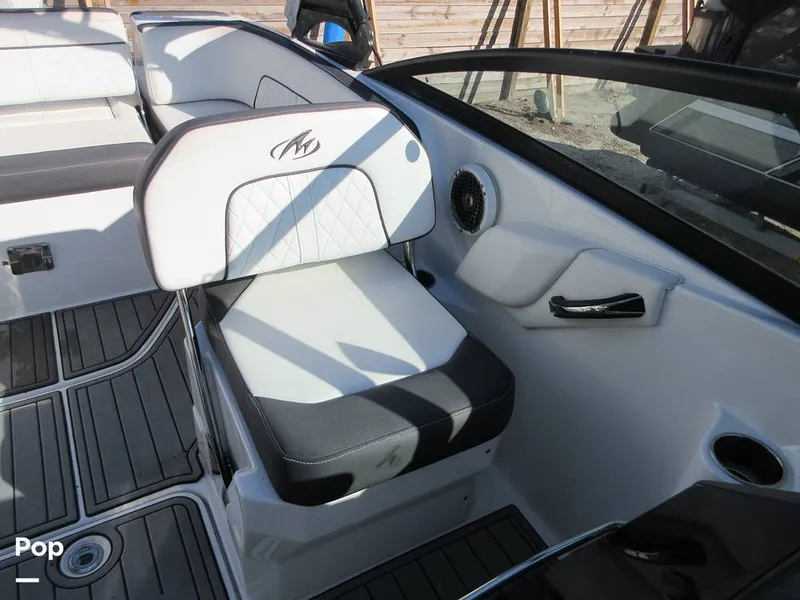 Slide: The Image of Monterey M45 2019 - 16075171