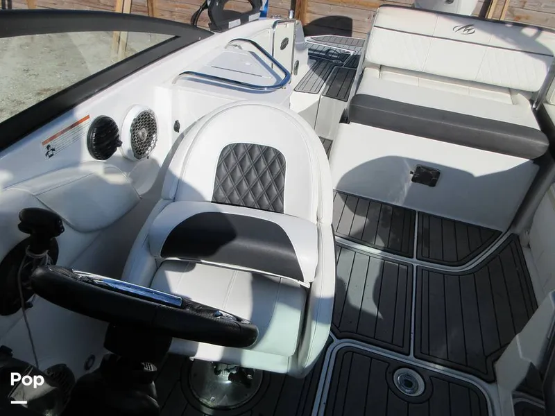 Slide: The Image of Monterey M45 2019 - 16075172