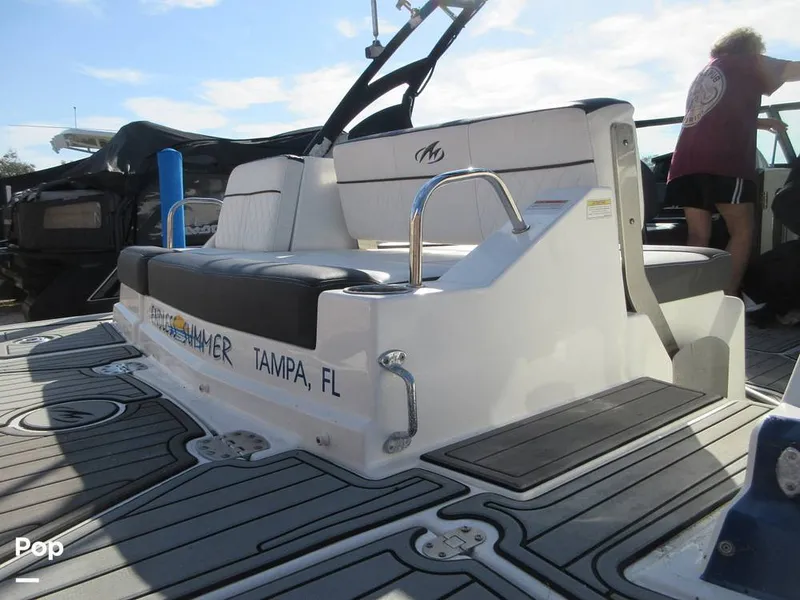 Slide: The Image of Monterey M45 2019 - 16075059