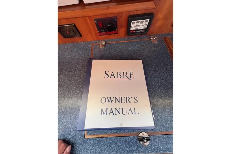 Slide: The Image of Sabre 402 2000 - 37