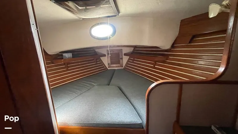 Slide: The Image of V Berth - 15631752