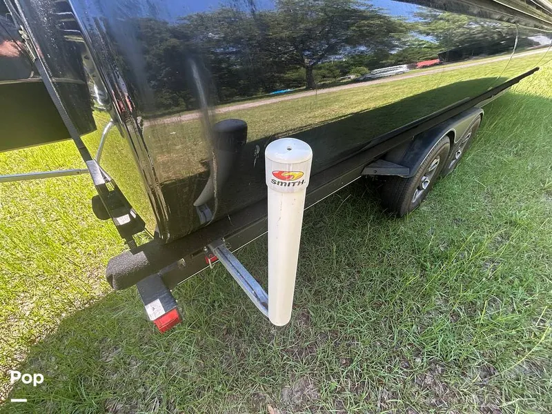 Slide: The Image of Tracker Regency Series 250 DL3 2023 - 15537184