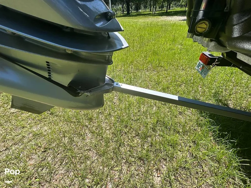 Slide: The Image of Tracker Regency Series 250 DL3 2023 - 15537185