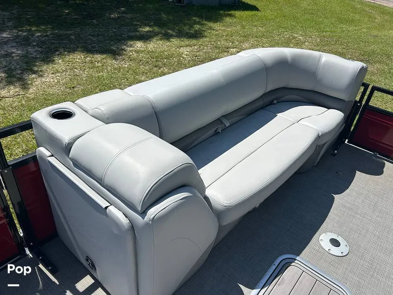 Slide: The Image of Tracker Regency Series 250 DL3 2023 - 15537192