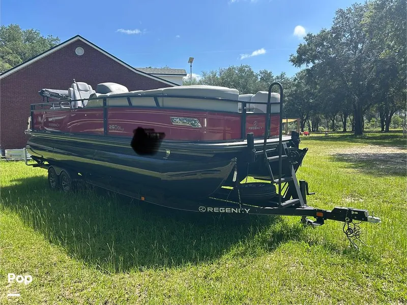 Slide: The Image of Tracker Regency Series 250 DL3 2023 - 15537159