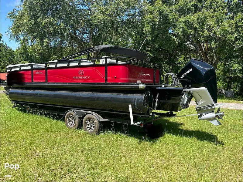 Slide: The Image of Tracker Regency Series 250 DL3 2023 - 15537163