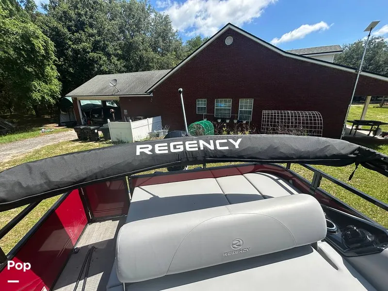 Slide: The Image of Tracker Regency Series 250 DL3 2023 - 15537211