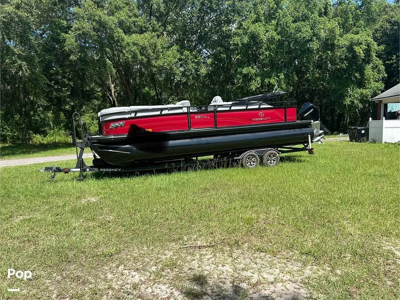 Slide: The Image of Tracker Regency Series 250 DL3 2023 - 15537230