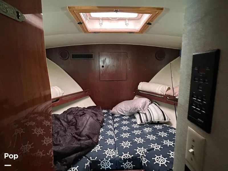 Slide: The Image of Hatteras 36 Convertible 1983 - 15497327