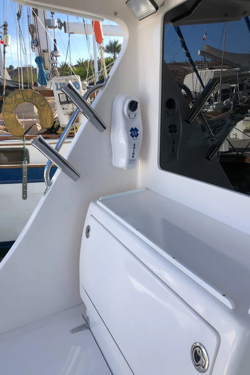 Slide: The Image of Cabo 35 CONVERTIBLE 2003 - 32