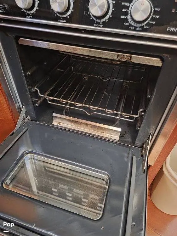 Slide: The Image of Bayliner 4587 Cockpit Motor Yacht 1994 - 15799448