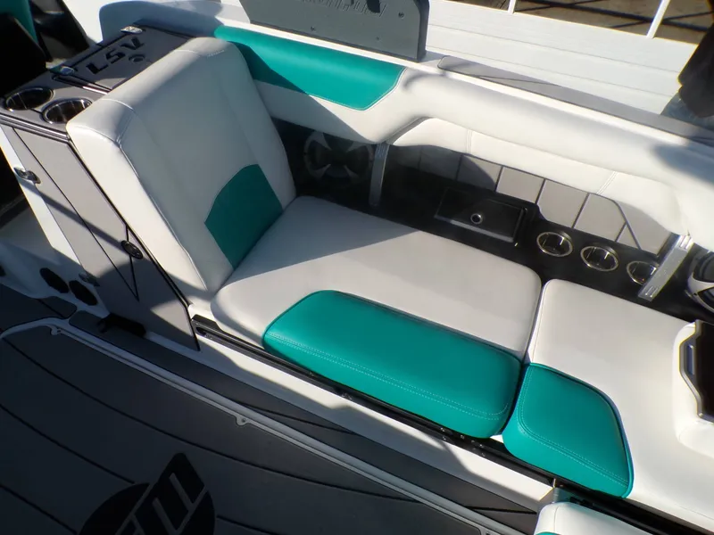 Slide: The Image of Malibu Wakesetter 25LSV 2020 - 11