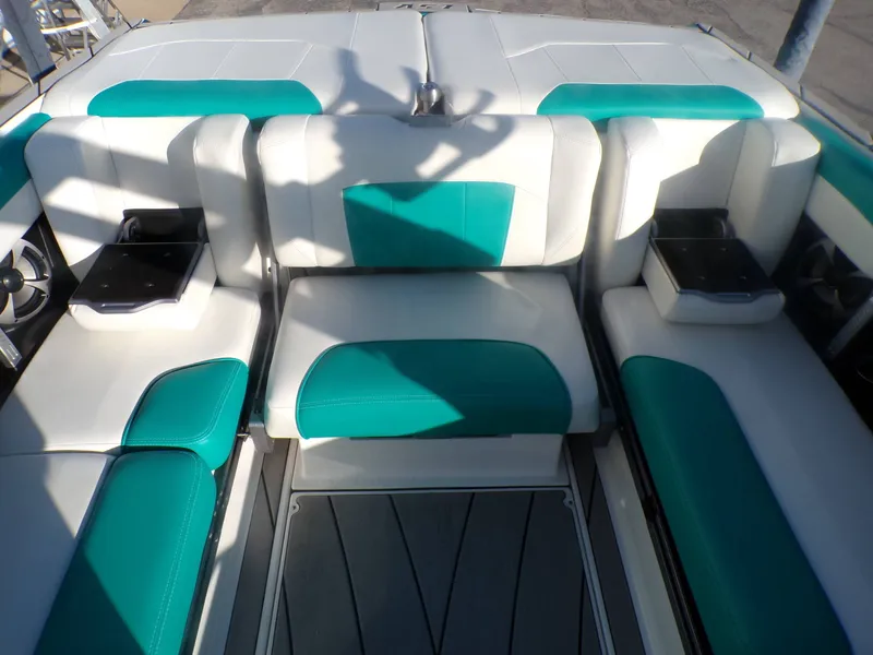 Slide: The Image of Malibu Wakesetter 25LSV 2020 - 14