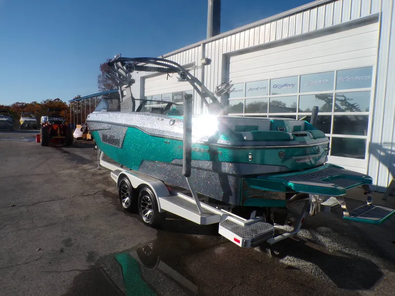 Slide: The Image of Malibu Wakesetter 25LSV 2020 - 2