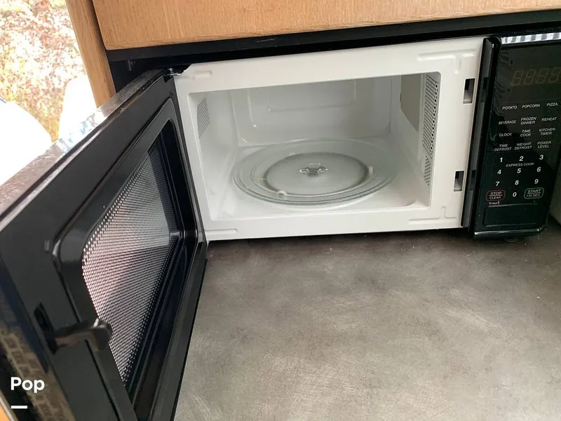 Slide: The Image of Bayliner Avanti 3258 1999 - 15491875