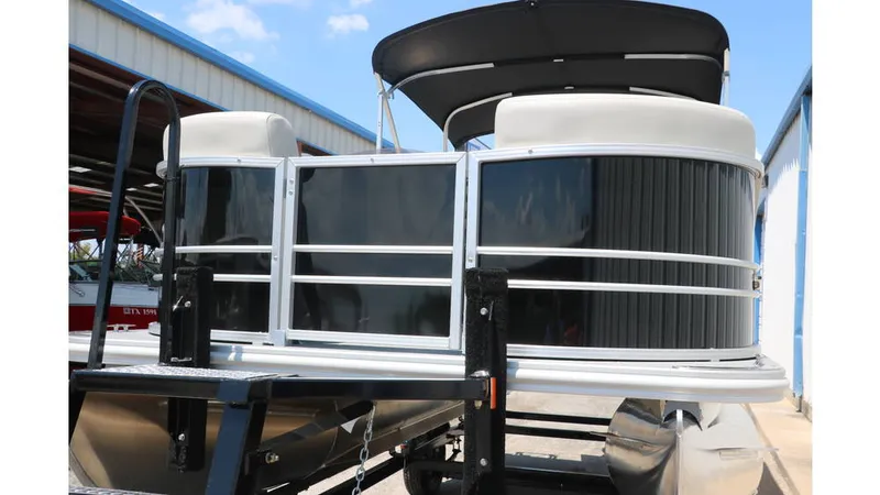 Slide: The Image of Sylvan Mirage 820 CLZ DH 2025 - 10