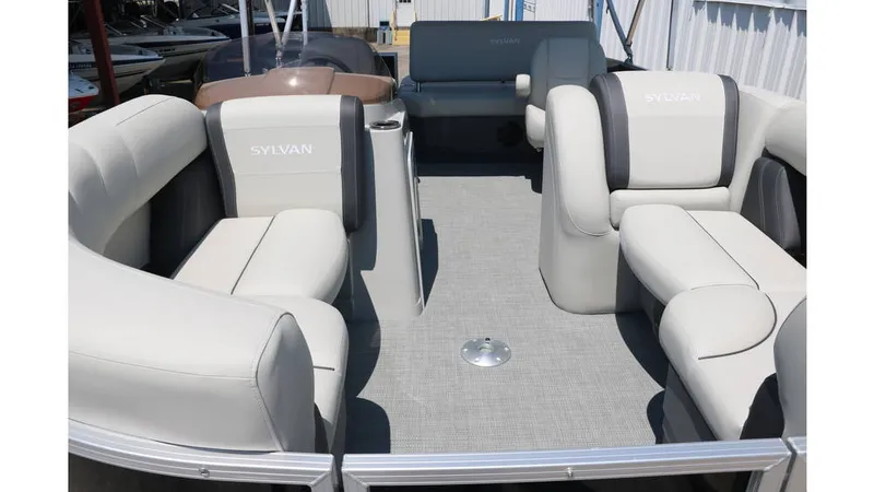 Slide: The Image of Sylvan Mirage 820 CLZ DH 2025 - 15