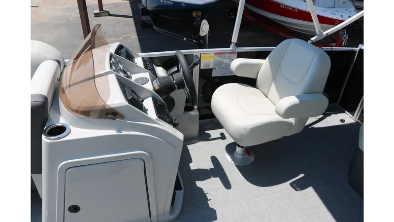 Slide: The Image of Sylvan Mirage 820 CLZ DH 2025 - 27