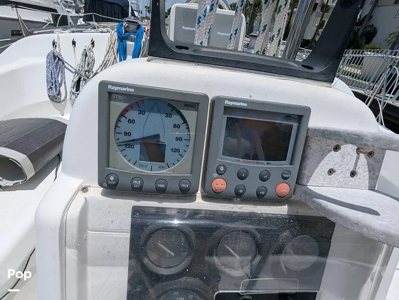 Slide: The Image of Hunter 40.5 Legend 1996 - 15556815