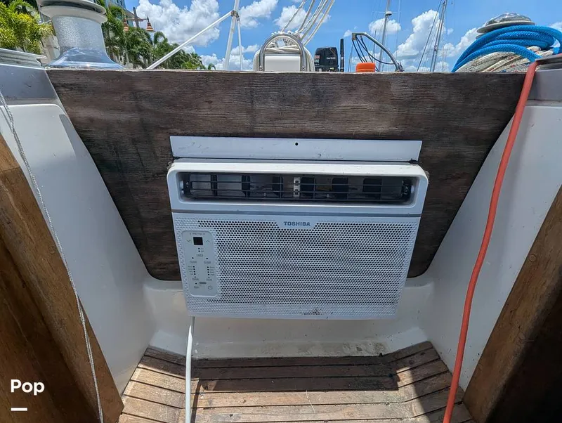 Slide: The Image of Hunter 40.5 Legend 1996 - 15556784