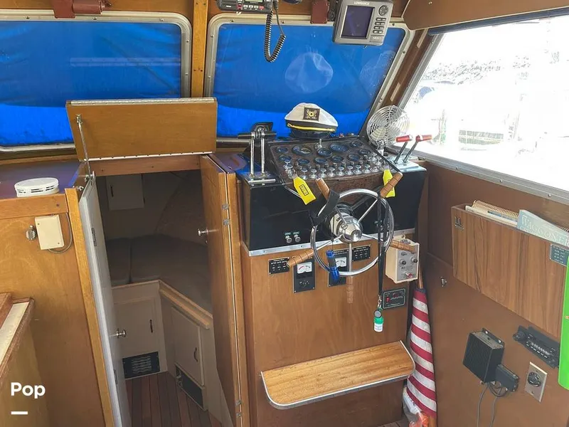 Slide: The Image of Tollycraft Tri-cabin 34 1975 - 15507352