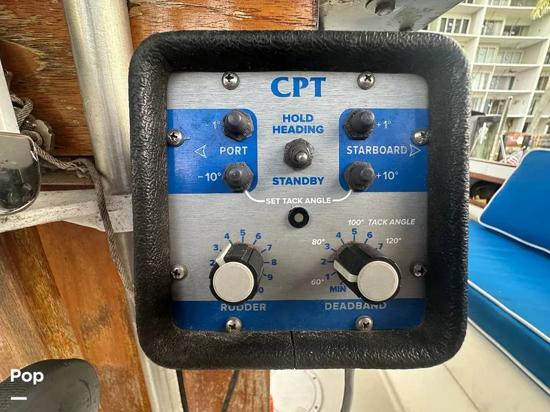 Slide: The Image of Pearson 424 Sloop 1981 - 15749404