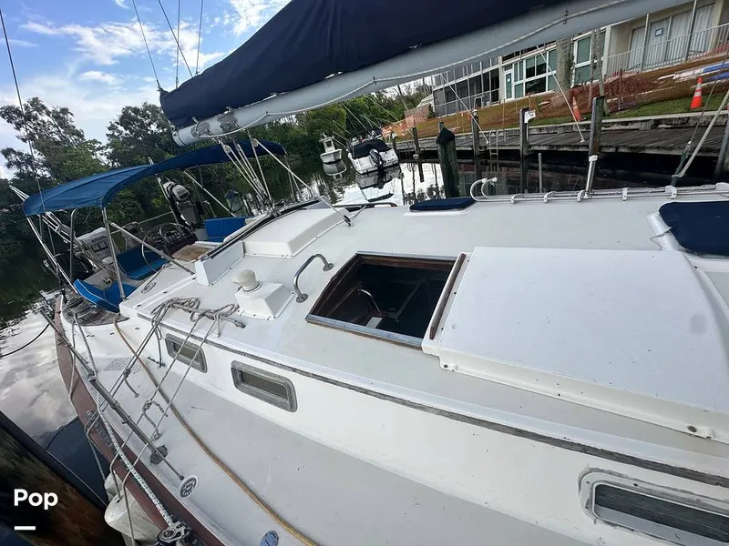 Slide: The Image of Pearson 424 Sloop 1981 - 15749435