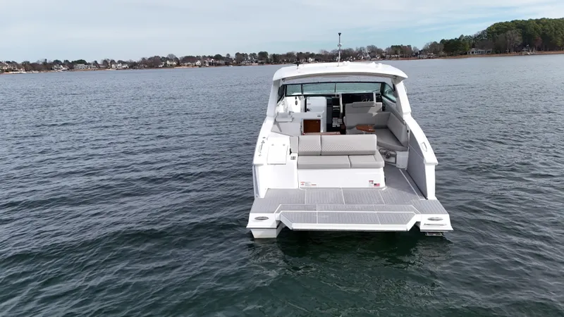 Slide: The Image of Cruisers 38 GLS 2025 - 11