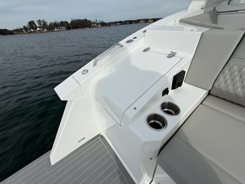 Slide: The Image of Cruisers 38 GLS 2025 - 16