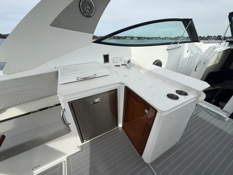 Slide: The Image of Cruisers 38 GLS 2025 - 19